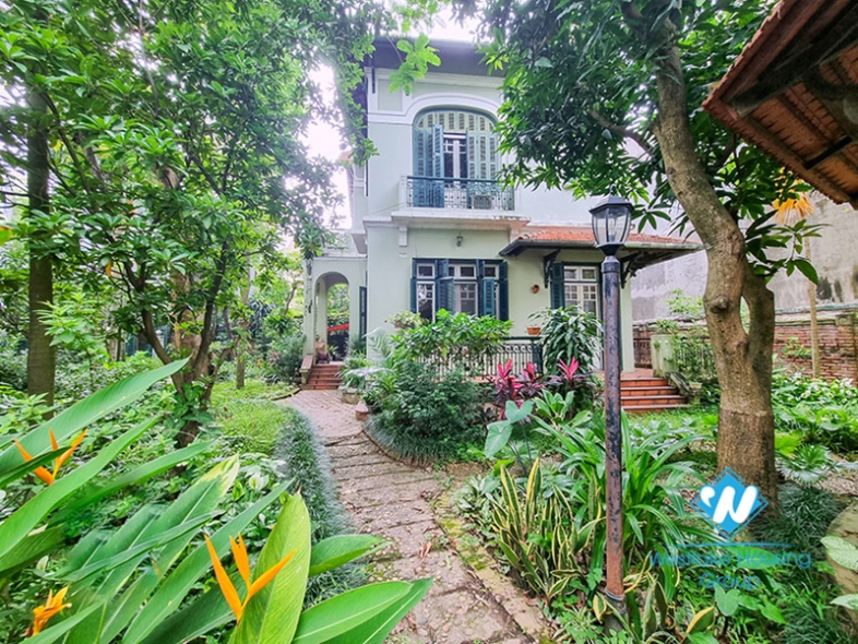 Large garden villa for rent in Ngoc Thuy near French international school.